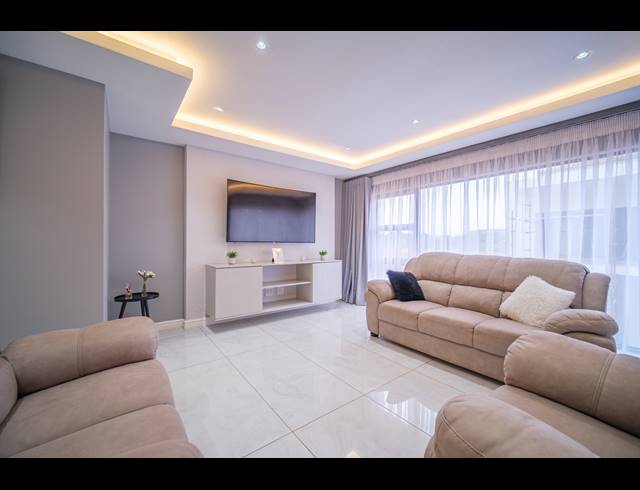 3 BEDROOM TOWNHOUSE FOR SALE IN IZINGA RIDGE